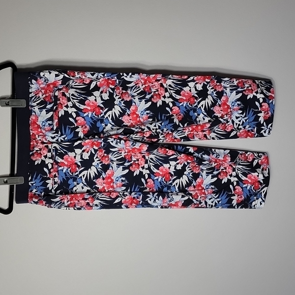 CHICO'S FLORAL CAPRI - Picture 4 of 5